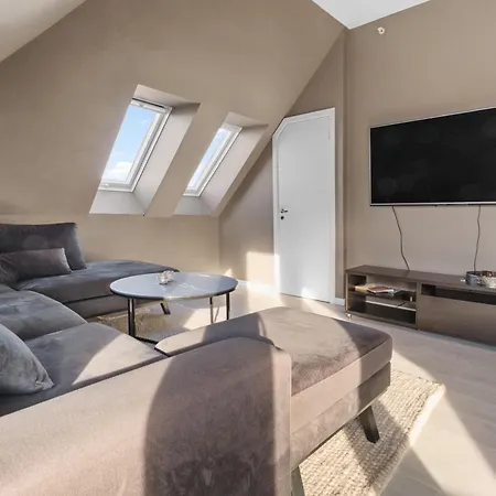 Penthouse In アパート